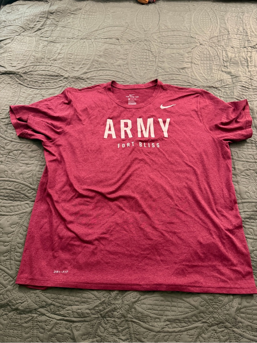 Nike Dri-FIT Tee in Berry Red Heather